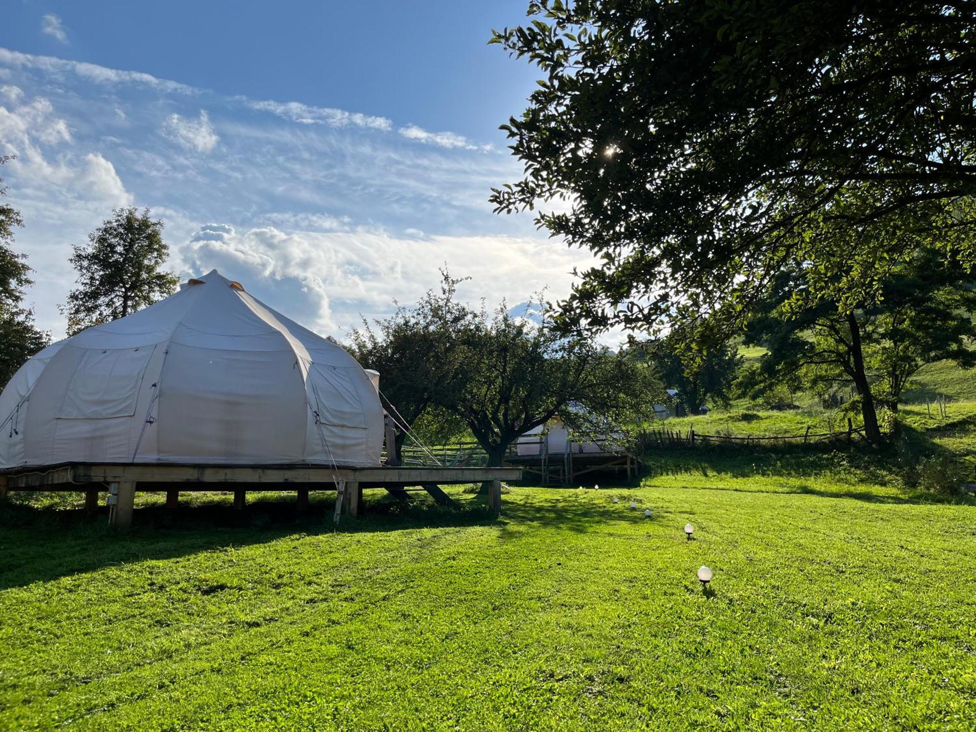 Flore'S Garden Glamping Бран Экстерьер фото